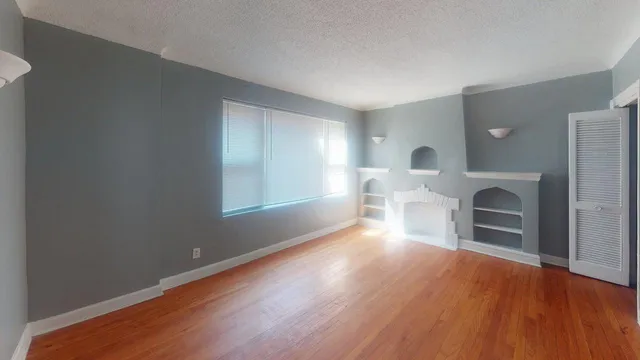 $900 | 817 West 83rd Street, Unit 2N, Chicago, IL 60620