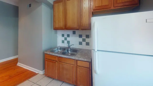 $900 | 817 West 83rd Street, Unit 2N, Chicago, IL 60620