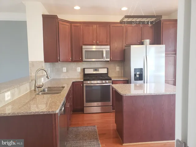 $2,899 | 43158 Whelplehill Terrace, Ashburn, VA 20148