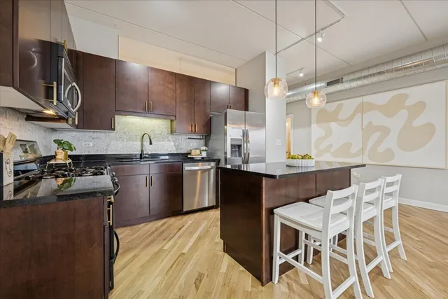 $475,000 | 3125 West Fullerton Avenue, Unit 419, Chicago, IL 60647