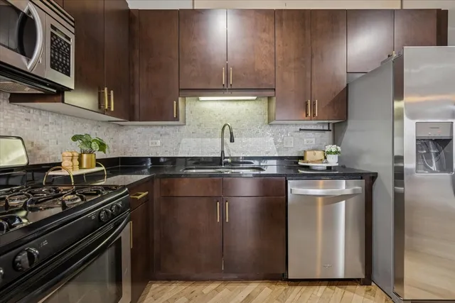 $475,000 | 3125 West Fullerton Avenue, Unit 419, Chicago, IL 60647