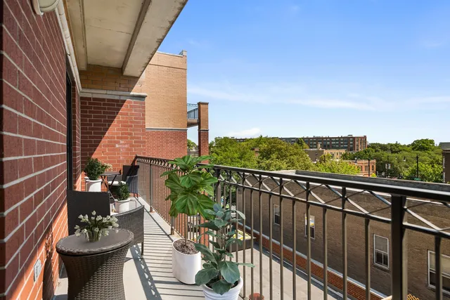 $475,000 | 3125 West Fullerton Avenue, Unit 419, Chicago, IL 60647