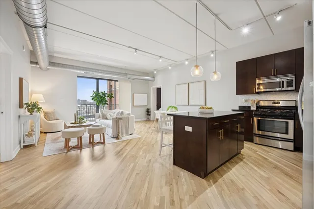 $475,000 | 3125 West Fullerton Avenue, Unit 419, Chicago, IL 60647