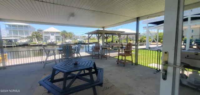 $2,800 | 6018 6th Street, Surf City, NC 28445