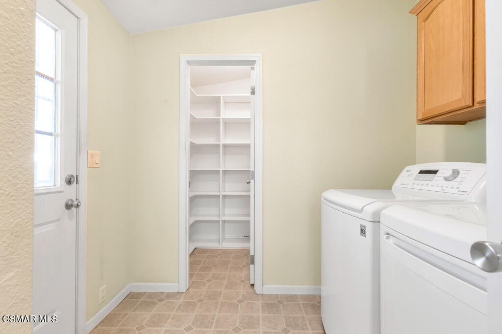 1550 Rory Lane, Unit 234 Simi Valley, CA 93063 - Photo 12 of 45 1550 Rory Lane #234 LAUNDRY