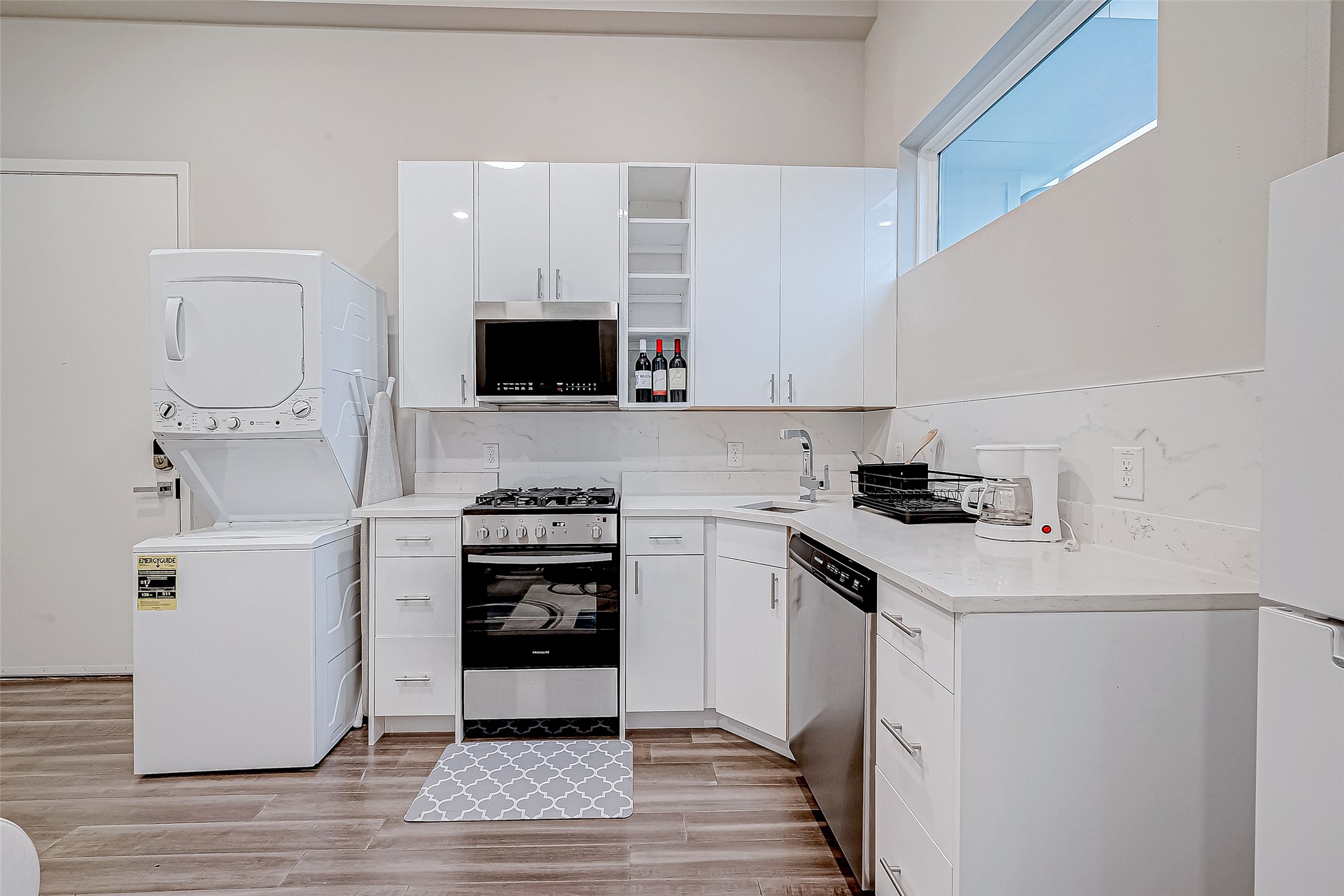 5722 Cullen Boulevard, Unit A Houston, TX 77021 - Photo 9 of 16 Appliances included
