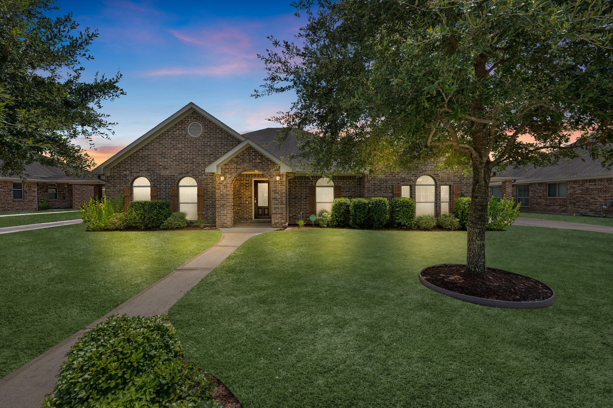 6606 Granbury Road Manvel, TX 77578 - Photo 48 of 48 Twilight view of the home.