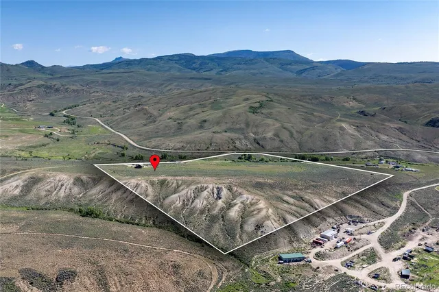 a view of a tennis ground with a mountain