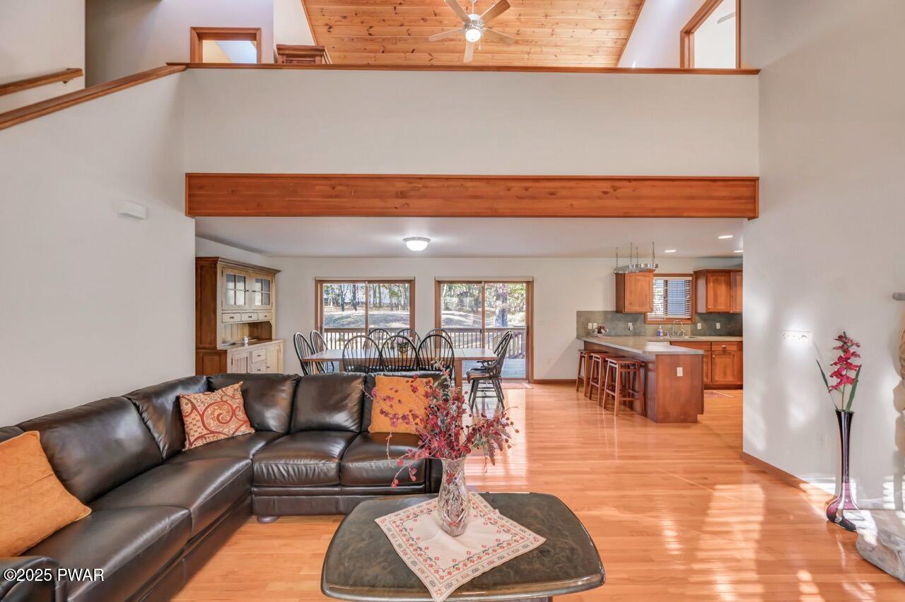 2124 Oaktree Lane Bushkill, PA 18324 - Photo 2 of 53