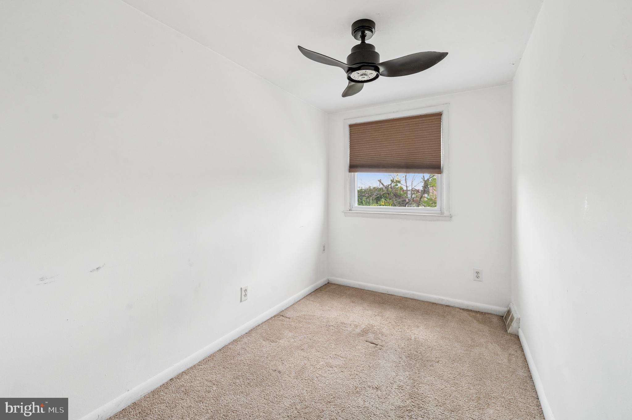 952 Grant Road Folcroft, PA 19032 - Photo 15 of 19 an empty room