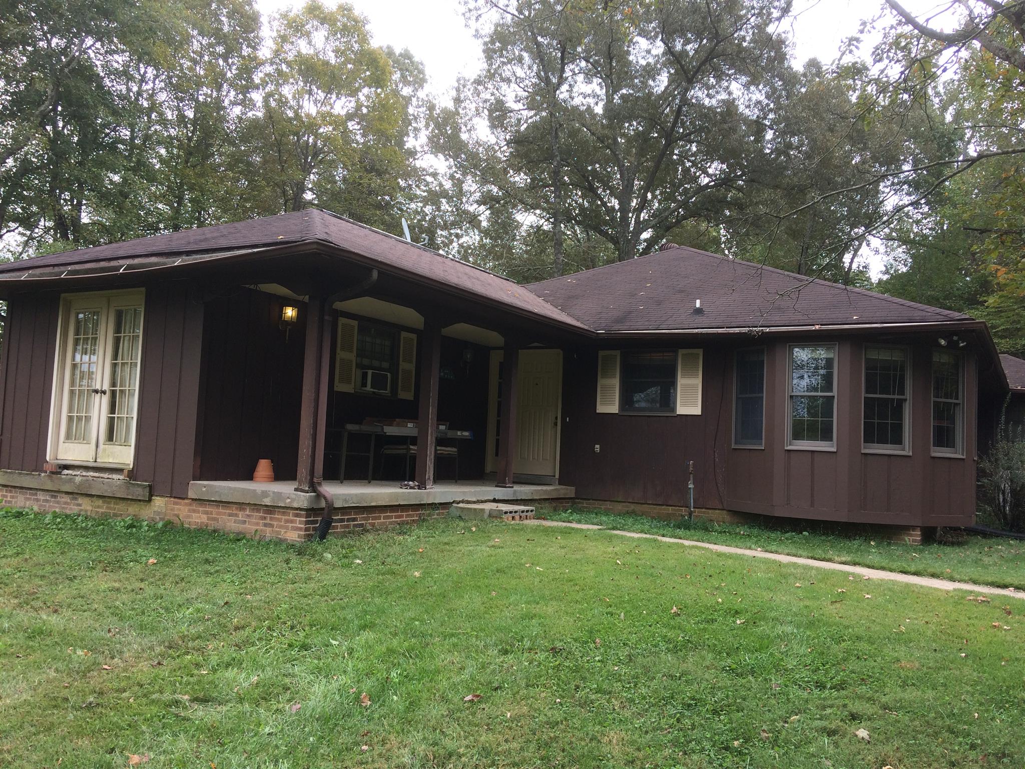 1868 Palmyra Road Palmyra, TN 37142 - Photo 4 of 19 Welcome to this modest home