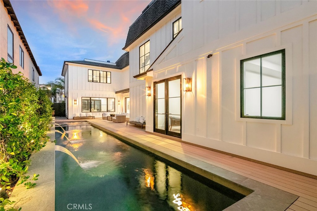 521 12th Street Huntington Beach, CA 92648 - Photo 2 of 33