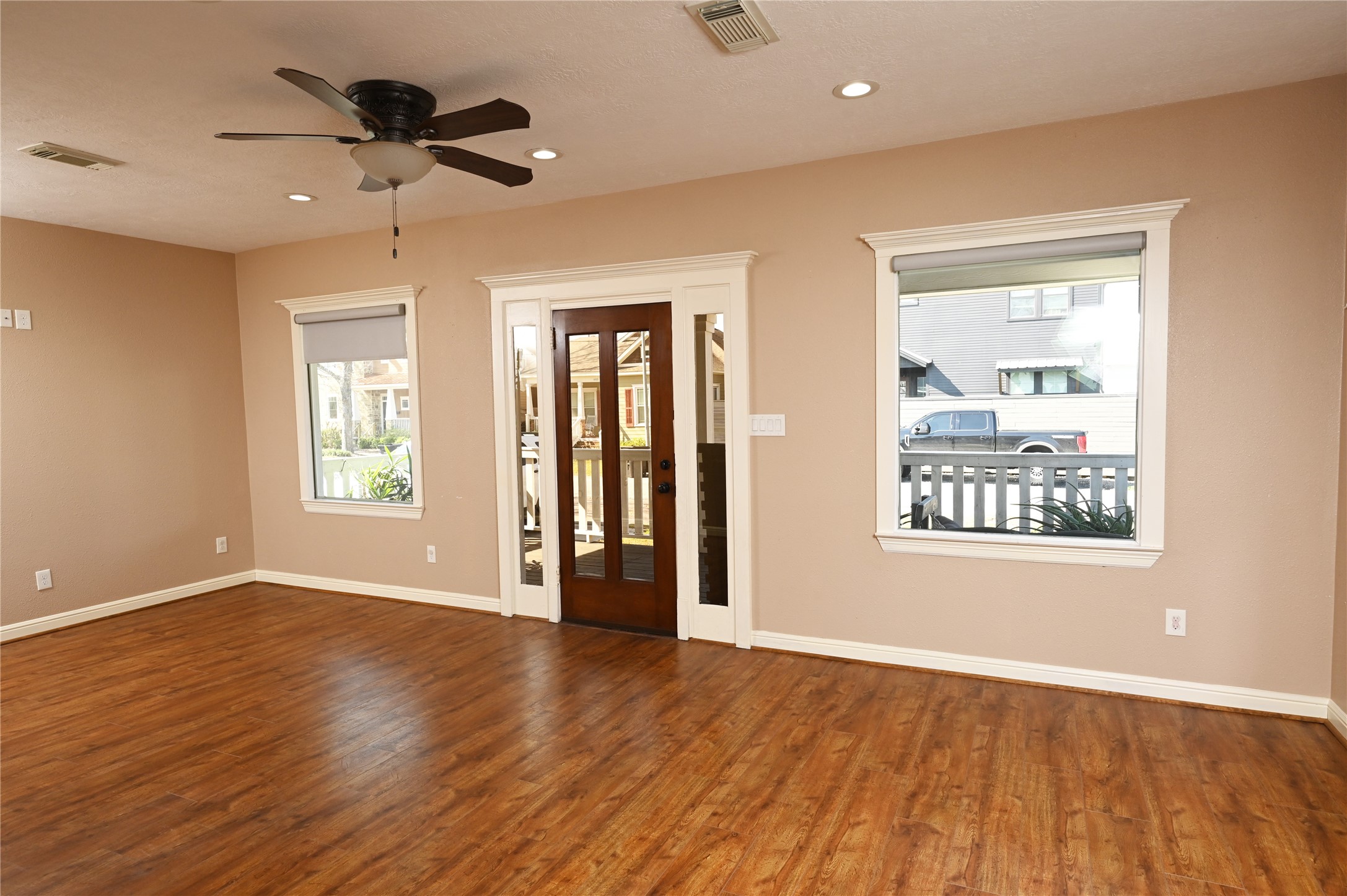 608 Archer Street Houston, TX 77009 - Photo 6 of 38