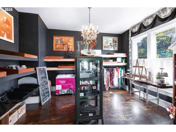 $1,150,000 | 1772 Southeast Jackson Street, Roseburg, OR 97470