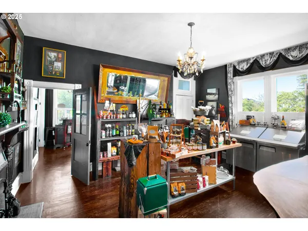 $1,150,000 | 1772 Southeast Jackson Street, Roseburg, OR 97470