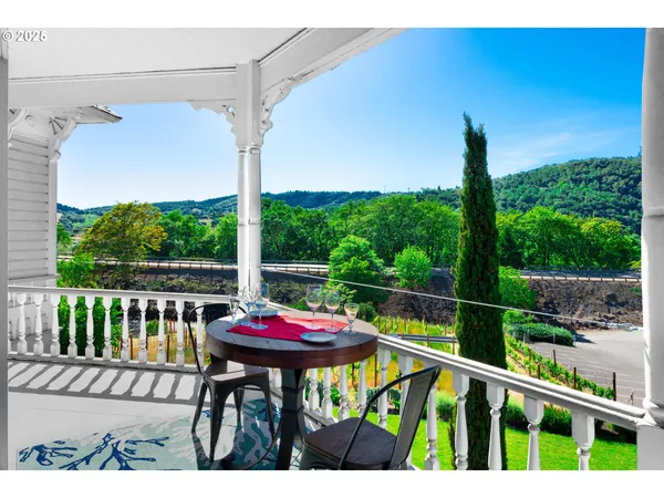 $1,150,000 | 1772 Southeast Jackson Street, Roseburg, OR 97470