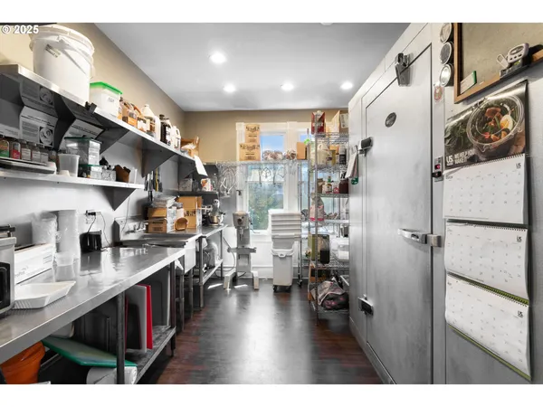 $1,150,000 | 1772 Southeast Jackson Street, Roseburg, OR 97470