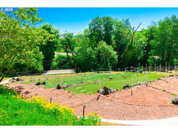 $1,150,000 | 1772 Southeast Jackson Street, Roseburg, OR 97470