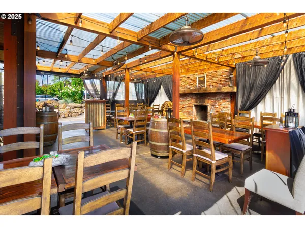 $1,150,000 | 1772 Southeast Jackson Street, Roseburg, OR 97470