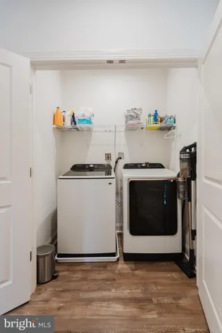 a view of entryway and hall