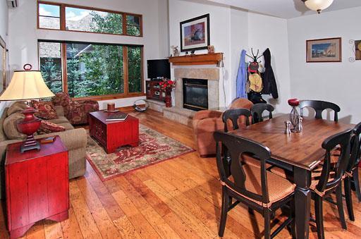 30 Cresta Road, Unit 304 Edwards, CO 81632 - Photo 3 of 11 Dining/Living Room