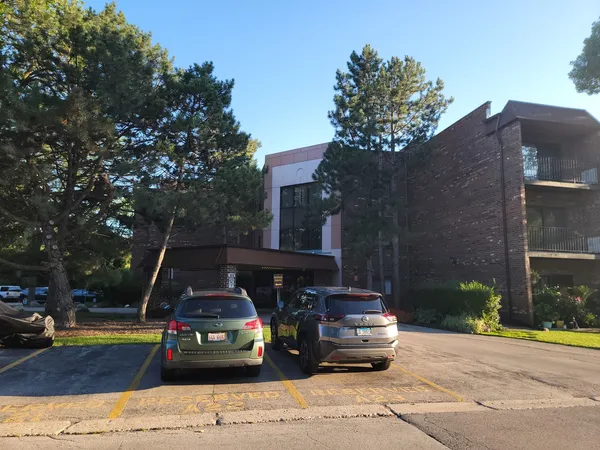 $1,575 | 1018 Castilian Court, Unit 309, Glenview, IL 60025
