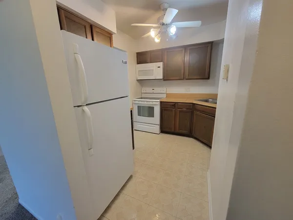 $1,575 | 1018 Castilian Court, Unit 309, Glenview, IL 60025