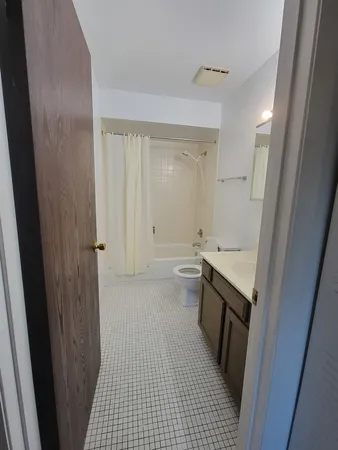 $1,575 | 1018 Castilian Court, Unit 309, Glenview, IL 60025