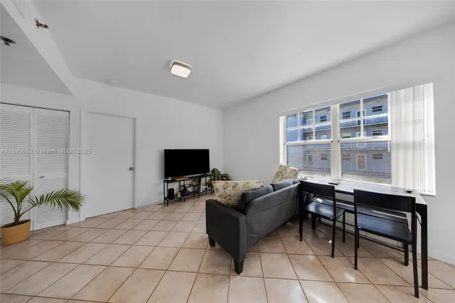 $295,000 | 1255 Pennsylvania Avenue, Unit 307, Miami Beach, FL 33139