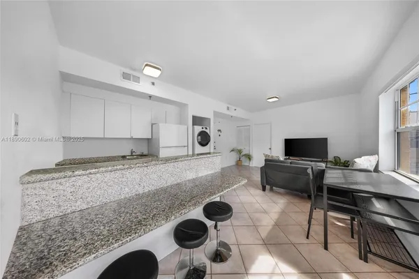 $295,000 | 1255 Pennsylvania Avenue, Unit 307, Miami Beach, FL 33139