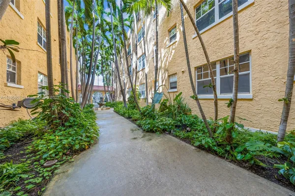 $295,000 | 1255 Pennsylvania Avenue, Unit 307, Miami Beach, FL 33139