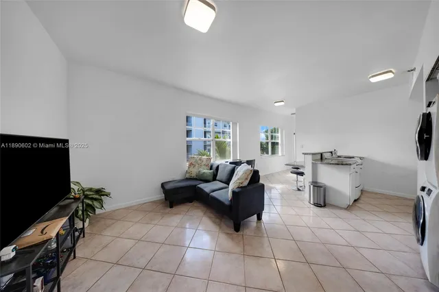 $295,000 | 1255 Pennsylvania Avenue, Unit 307, Miami Beach, FL 33139