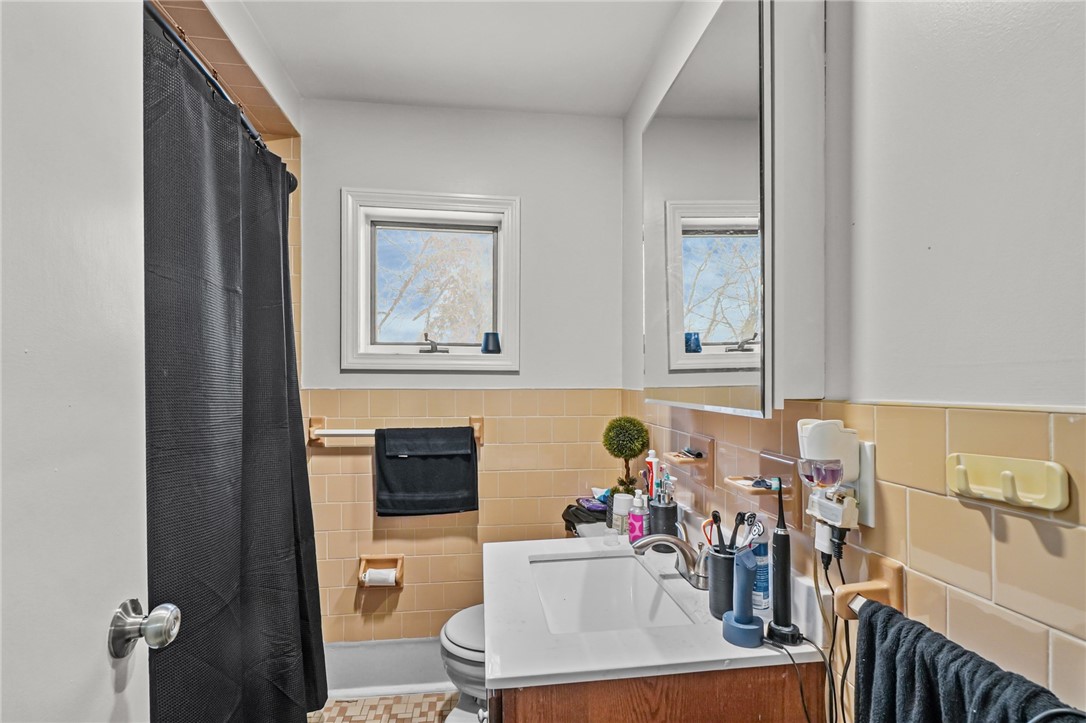 35 Laurel Street Pawtucket, RI 02860 - Photo 14 of 28