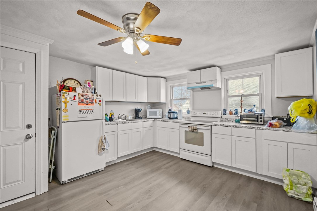 35 Laurel Street Pawtucket, RI 02860 - Photo 16 of 28