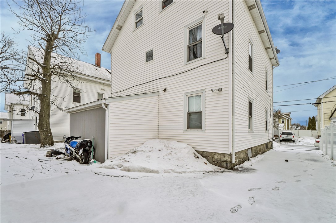 35 Laurel Street Pawtucket, RI 02860 - Photo 3 of 28