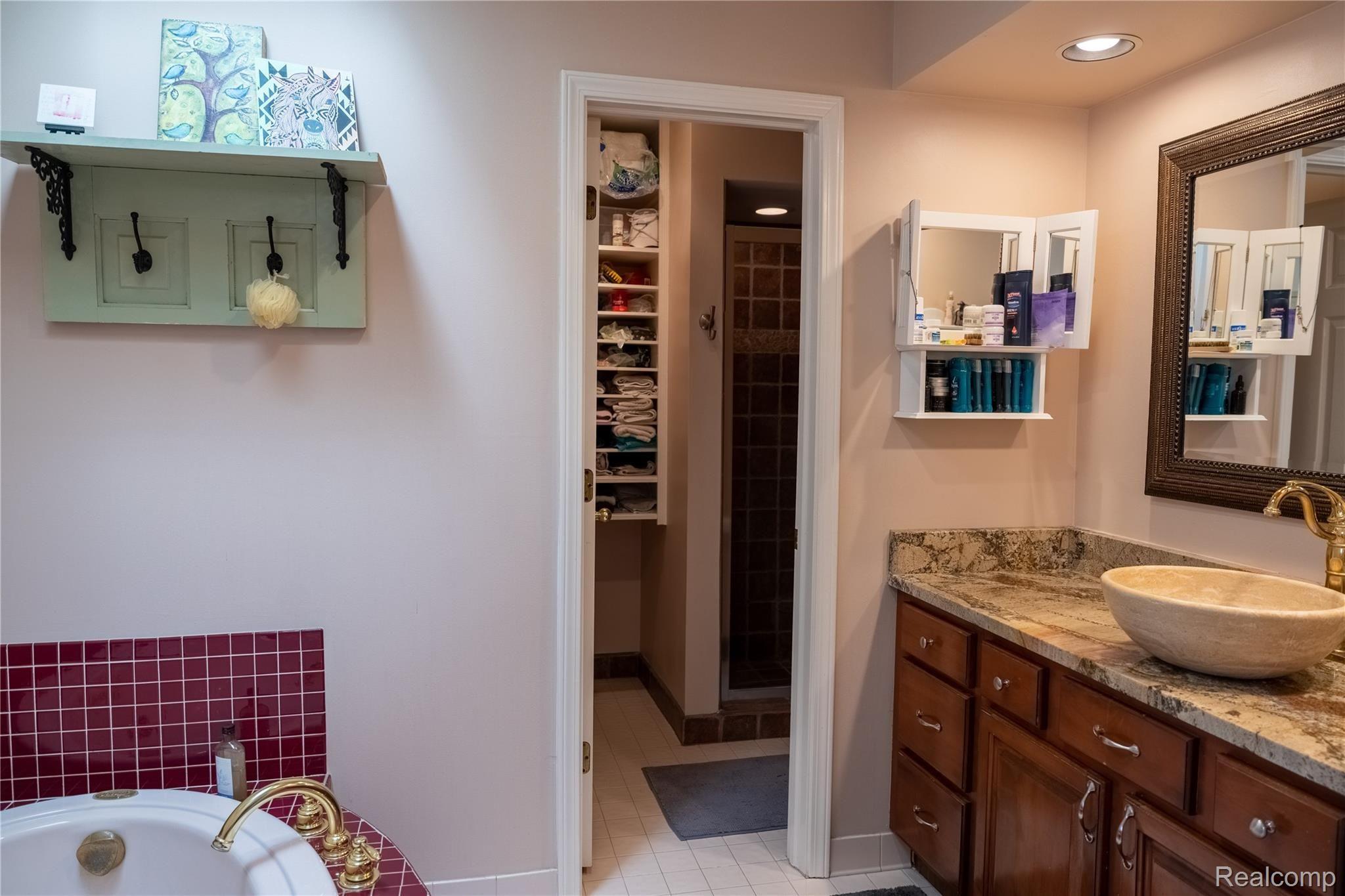 4350 South Mill Road Dryden, MI 48428 - Photo 37 of 56 Walk-in closet off master bath