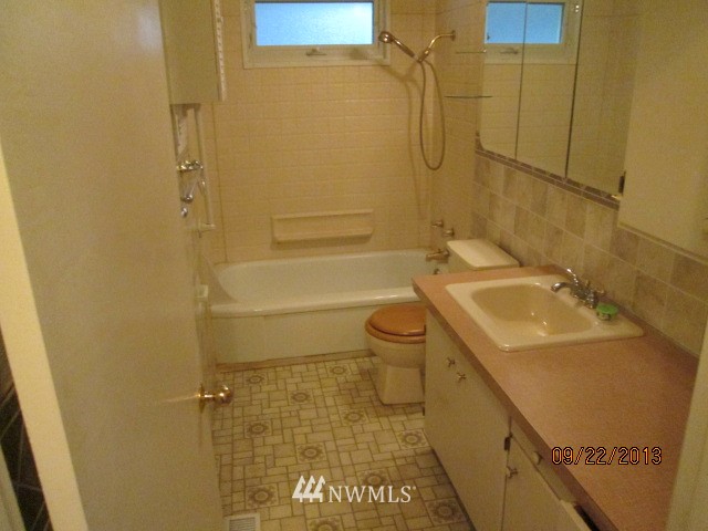 14828 Southeast 113th Street Renton, WA 98059 - Photo 7 of 15