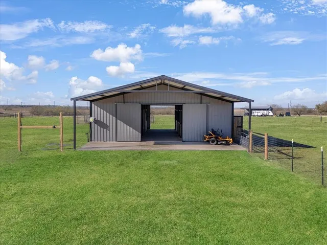 a view of a house with backyard and a tree