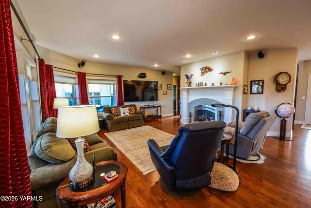 $850,000 | 1799 North Cottonwood Road, Yakima, WA 98908
