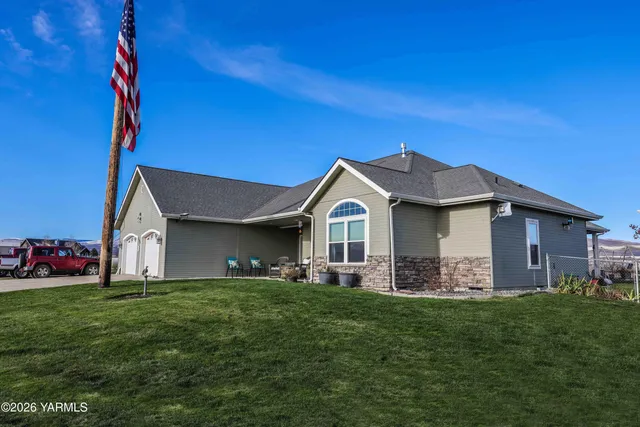 $850,000 | 1799 North Cottonwood Road, Yakima, WA 98908