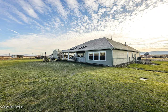 $850,000 | 1799 North Cottonwood Road, Yakima, WA 98908