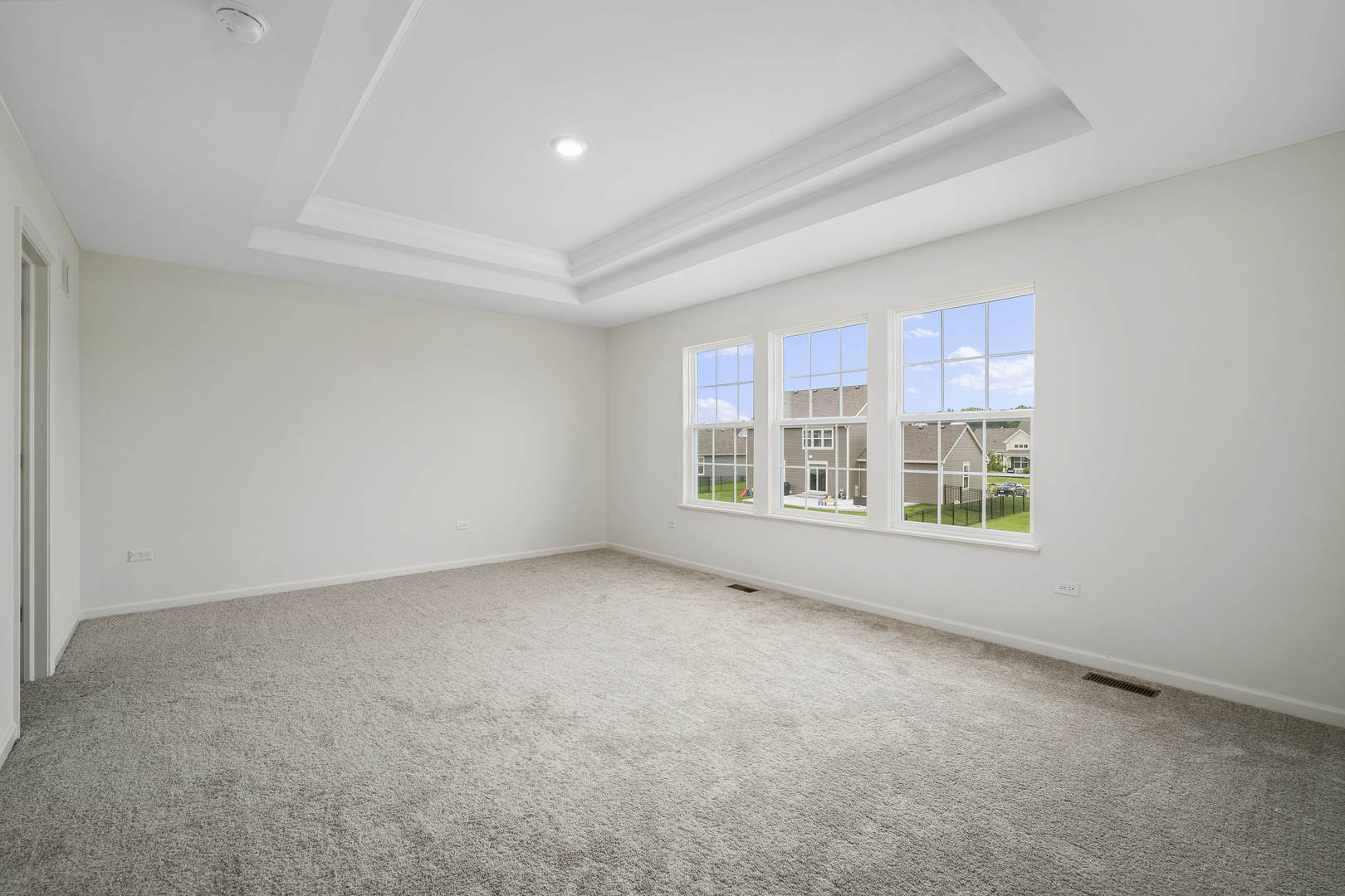 3668 Edelweiss Road Elgin, IL 60124 - Photo 21 of 23 an empty room with windows