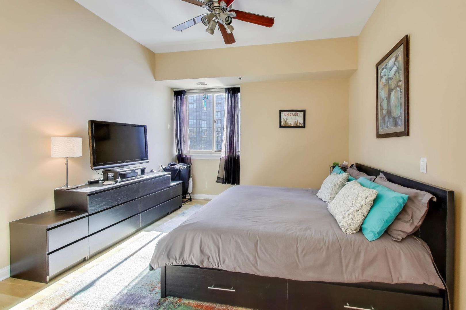 230 West Division Street, Unit 1405 Chicago, IL 60610 - Photo 14 of 27