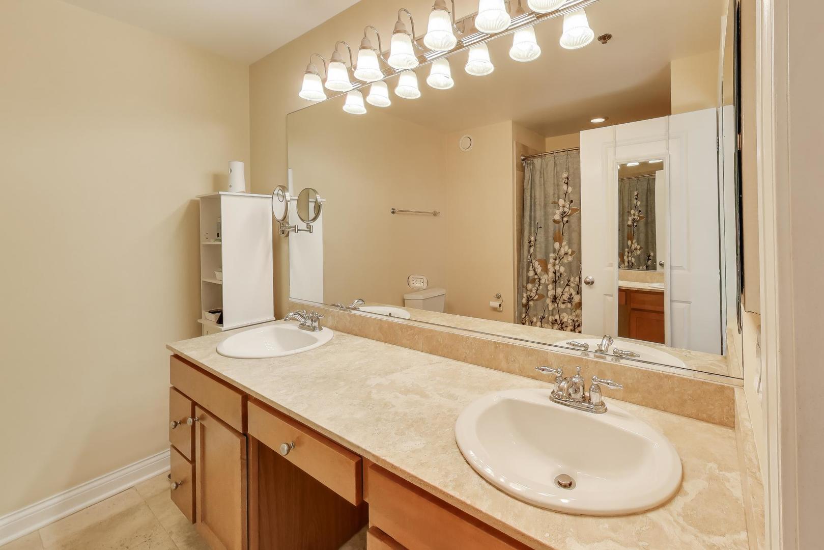 230 West Division Street, Unit 1405 Chicago, IL 60610 - Photo 15 of 27