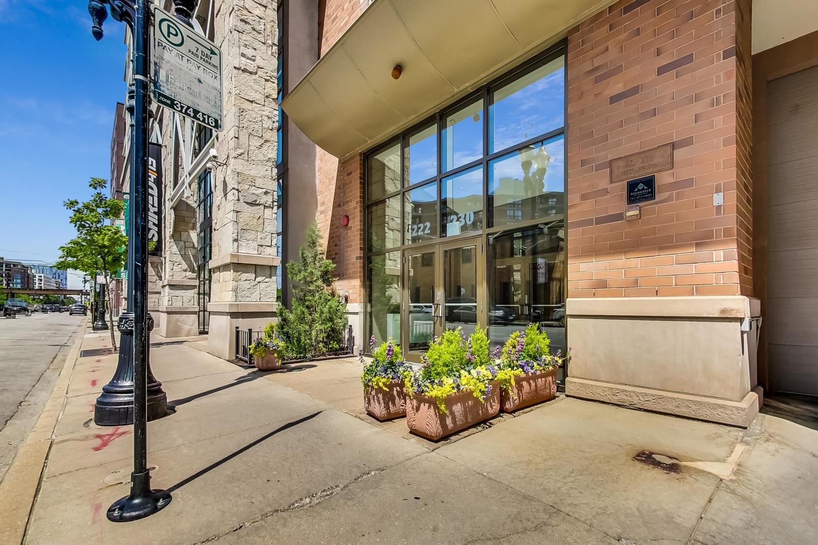230 West Division Street, Unit 1405 Chicago, IL 60610 - Photo 2 of 27
