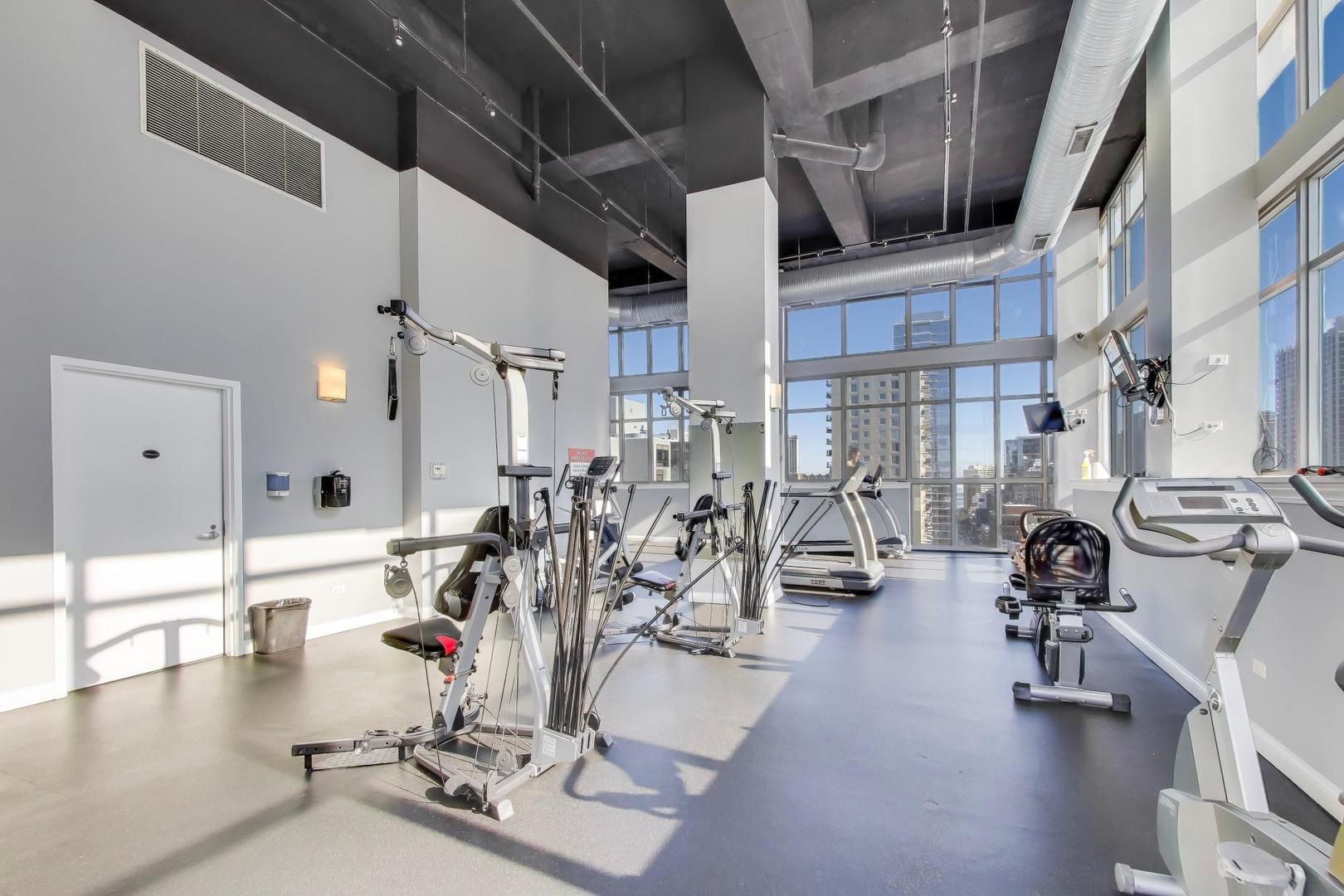 230 West Division Street, Unit 1405 Chicago, IL 60610 - Photo 23 of 27