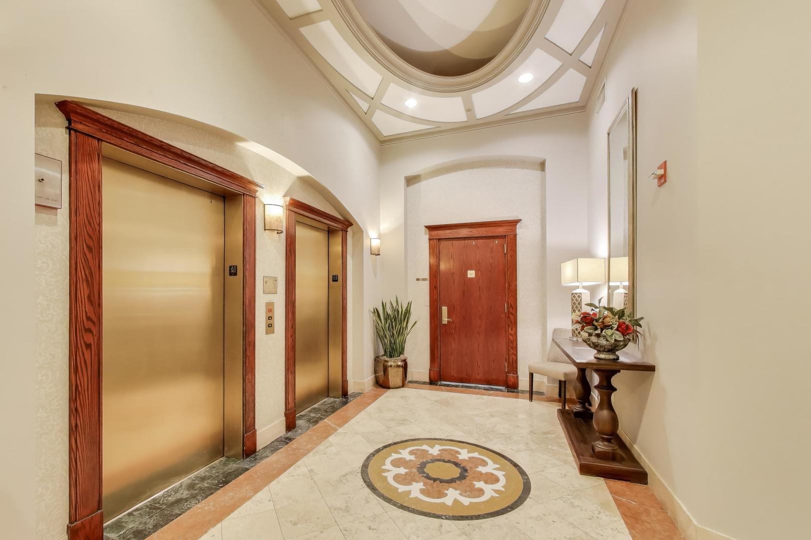 230 West Division Street, Unit 1405 Chicago, IL 60610 - Photo 25 of 27