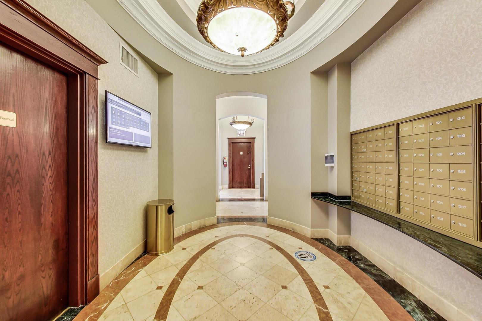 230 West Division Street, Unit 1405 Chicago, IL 60610 - Photo 26 of 27