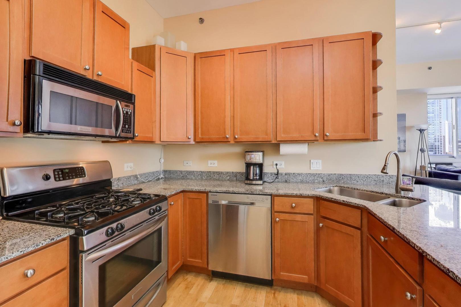 230 West Division Street, Unit 1405 Chicago, IL 60610 - Photo 10 of 27