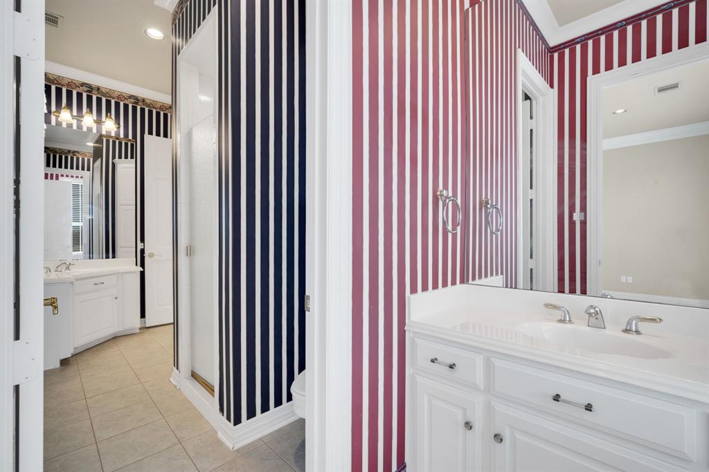 6420 Hayes Road Midlothian, TX 76065 - Photo 28 of 40 Jack and Jill bath